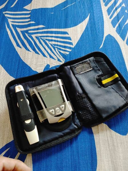 Freestyle Glucometer by Abbot 3