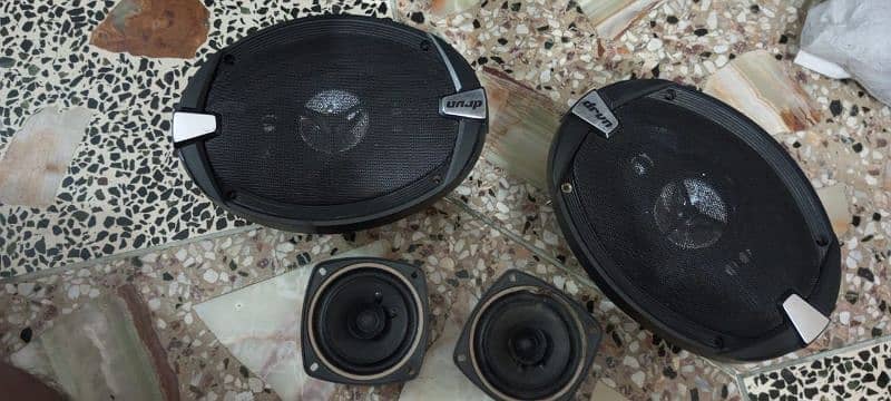 Car sound system for sale only 3 month used 2 main speaker 2