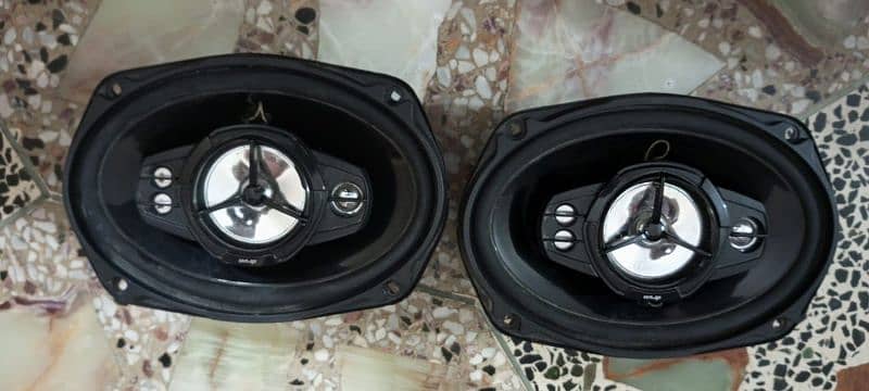 Car sound system for sale only 3 month used 2 main speaker 5