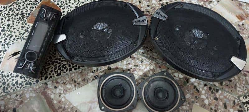 Car sound system for sale only 3 month used 2 main speaker 6