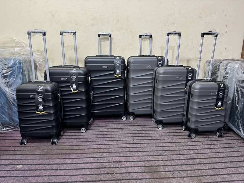 Luggage bags/ travel bags/ trolley bags/ travel suitcases/ attachi 0