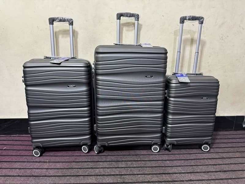 Luggage bags/ travel bags/ trolley bags/ travel suitcases/ attachi 1