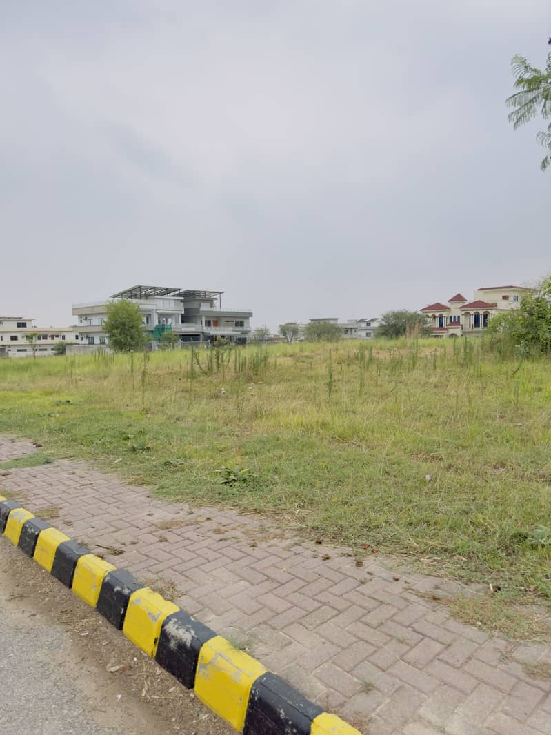 1.7 Kanal Plot For Sale In G16/3 Road 50 Feet 1