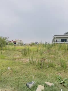 1.7 Kanal Plot For Sale In G16/3 Road 50 Feet 0