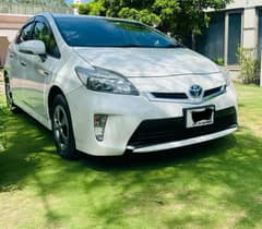 Toyota Prius S LED Edition 1.8 2014 Model