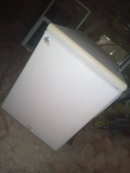 Single door deep freezer 1