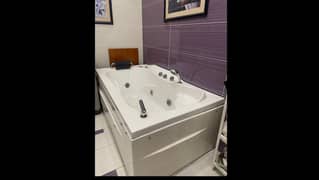 White Jacuzi Bath Tub For Sale, Like New! 0