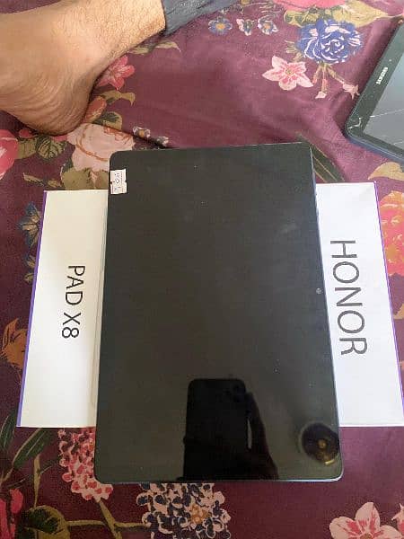 HONOR PAD X8 4/64 NEW CONDITION Best for gaming with box 8