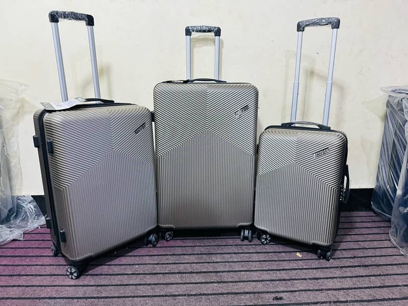 Luggage bags/ travel suitcases/ trolley bags/ travel trolley/ attachi 9