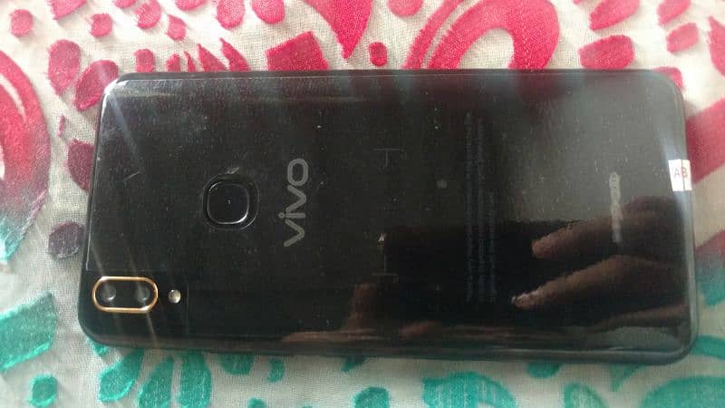 Vivo Y85 4/64 2 month used hai Kuch masla nhi hai PTA approved hai 2