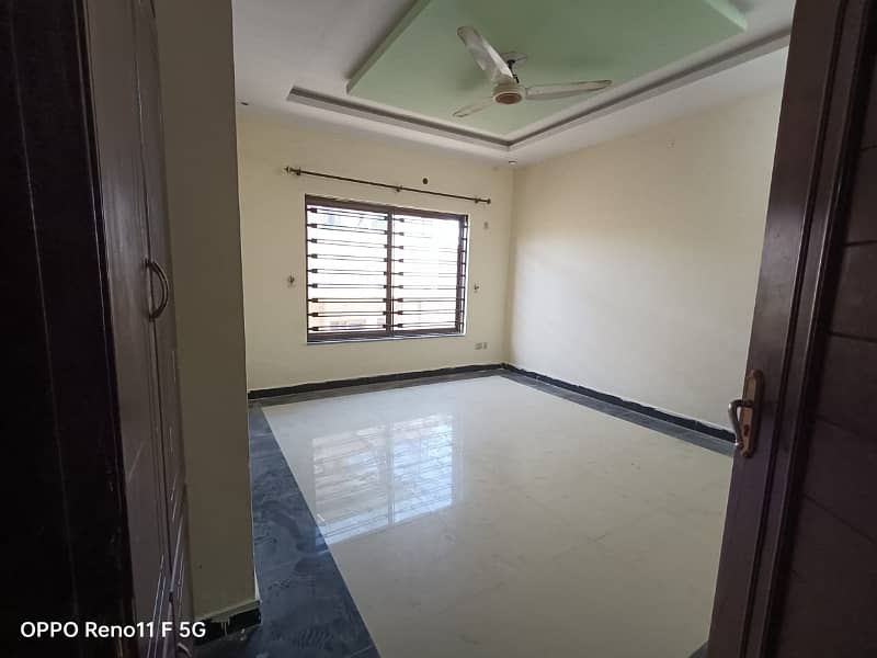 Upper Portion With Gas For Rent 5