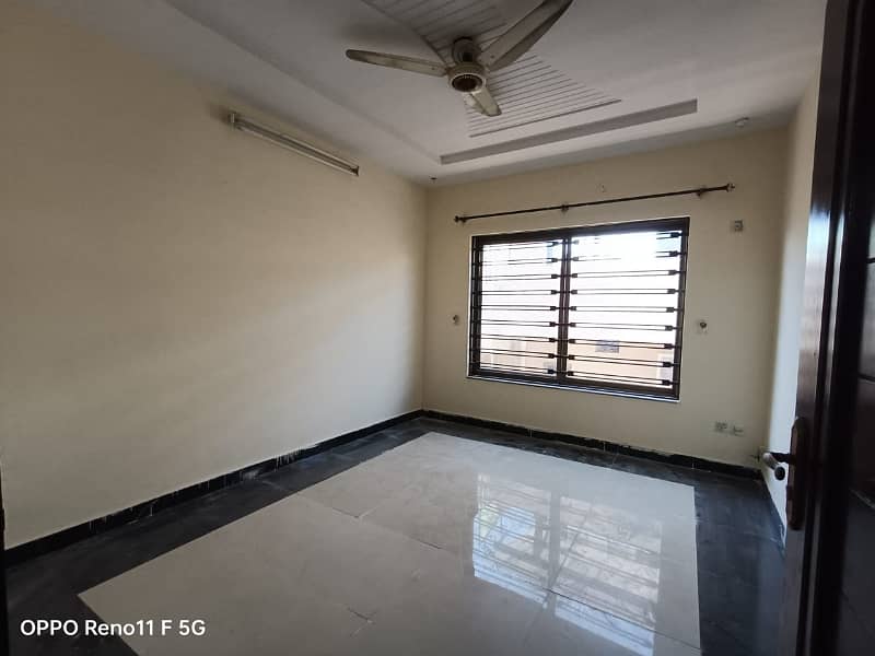 Upper Portion With Gas For Rent 6