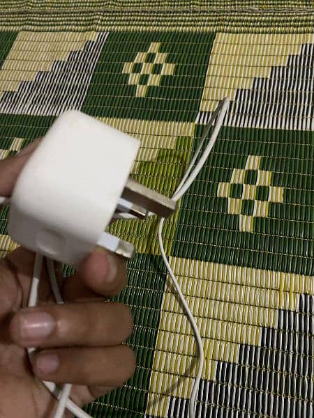 Iphone original charger 4