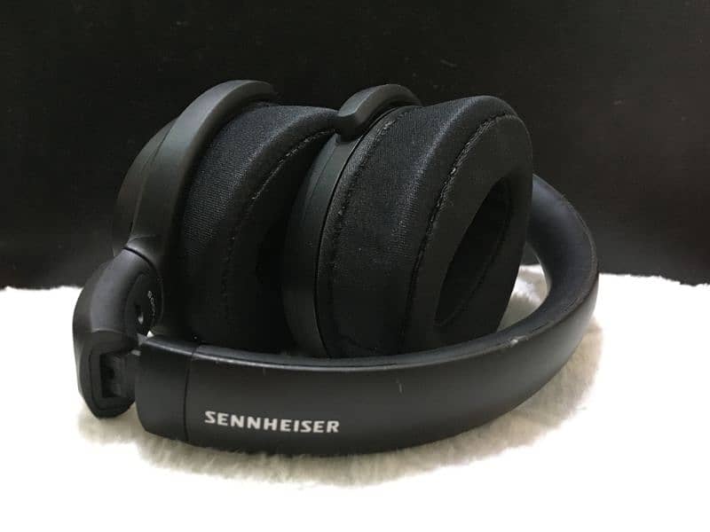 Sennheiser HD-400S Wired Noise Canceling Over Ear Headphone For Sale 0