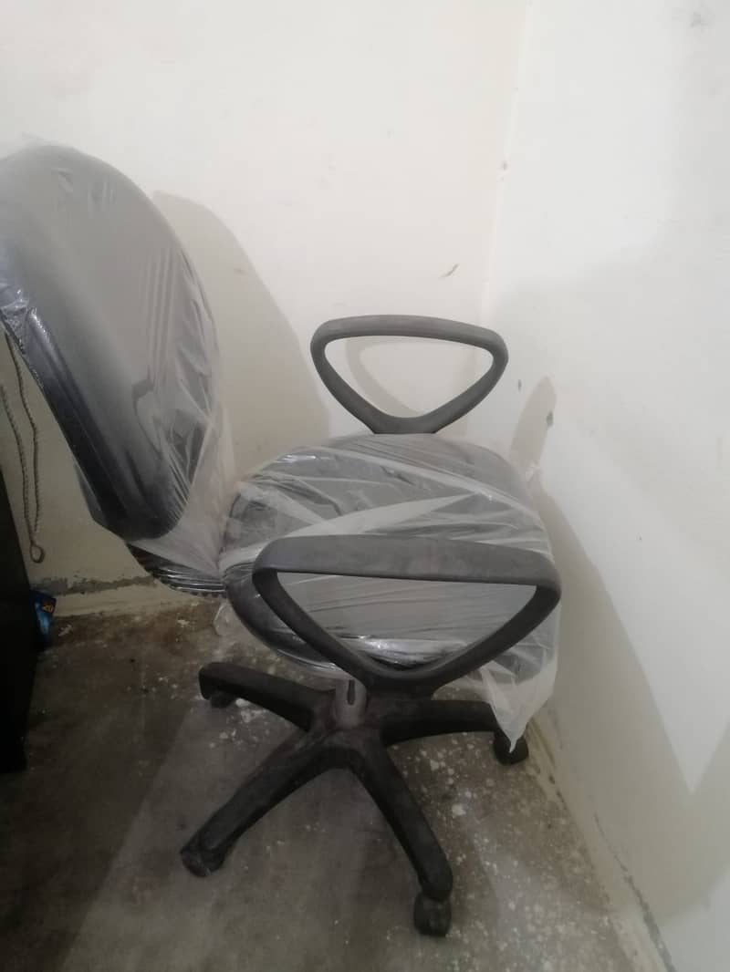 Revolving Office Chair Fresh Condition - Used Chair 1