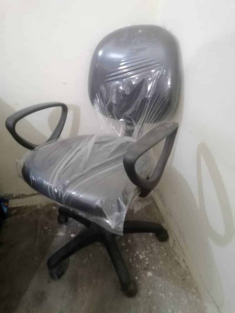 Revolving Office Chair Fresh Condition - Used Chair 2