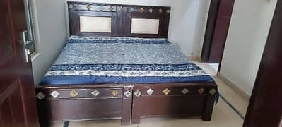 2 Single Beds with Mattress