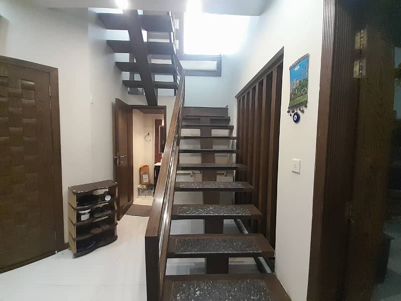 10 MARLA FULLY FURNISHED HOUSE FOR SALE 10