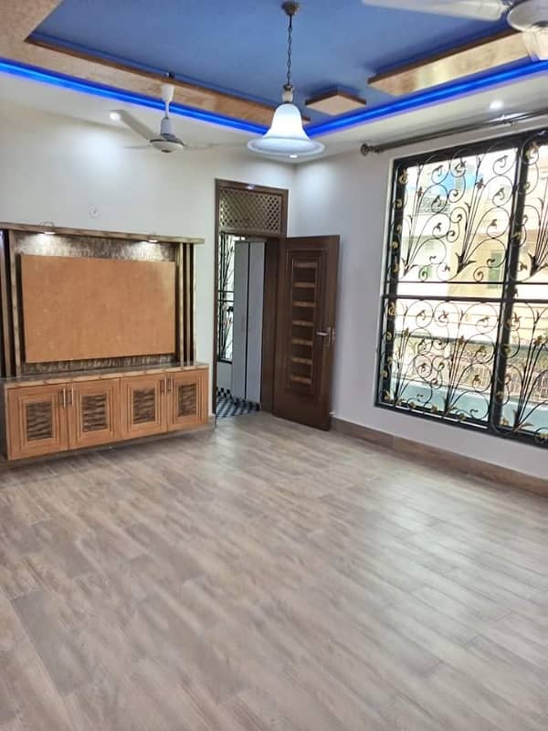 1 kanal beautiful house available for sale in johar town 8