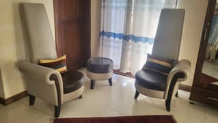 Very beautiful 2 chairs and a coffee table for sale