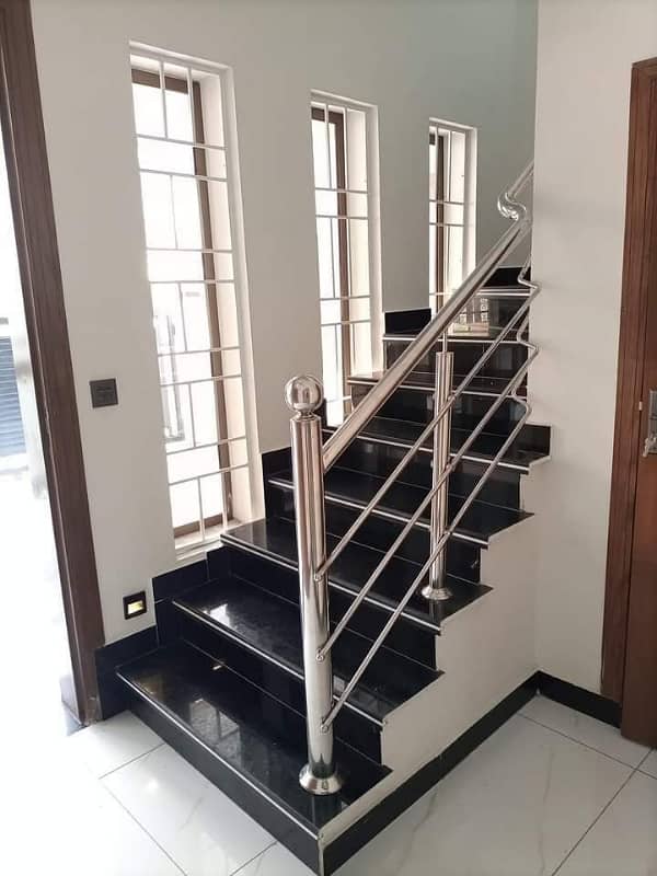 5 marla beautiful house available for sale in johar town 5