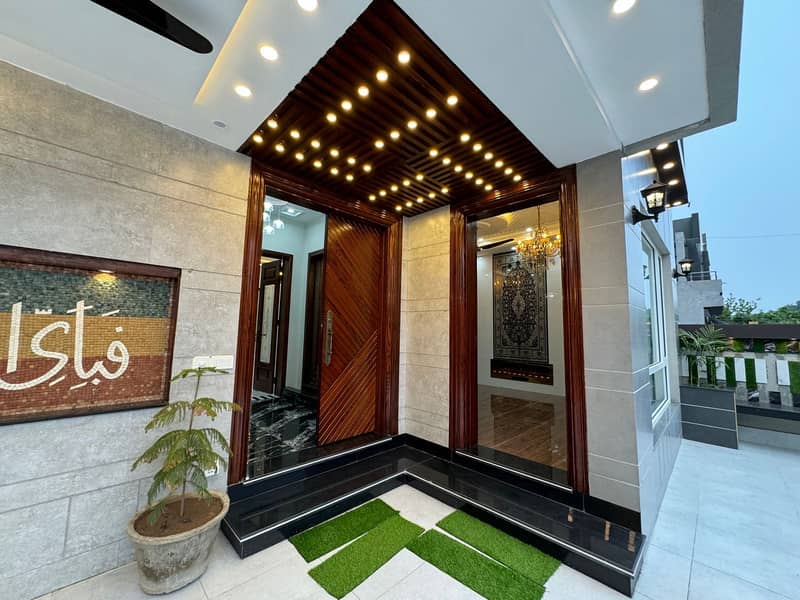 Brand New Vip House Available For Sale In Bahria Town Lahore Near Jasmine Shopping Mall 2