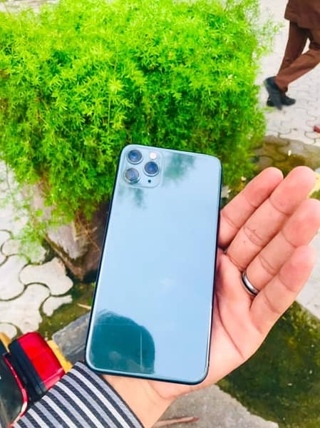 iphone 11 pro max 256gb non PTA 03085257810 5