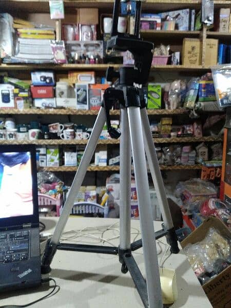 5.5 Feet tripod with mobile header, Best for tictok video shoot. Ring 0