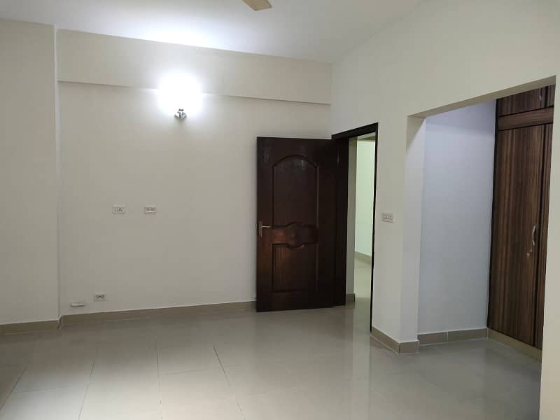 10 Marla Good Condition 1st Floor Apartments For Sale 1