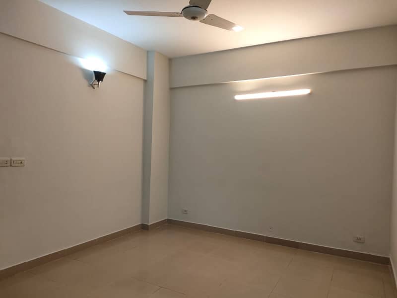 10 Marla Good Condition 1st Floor Apartments For Sale 2