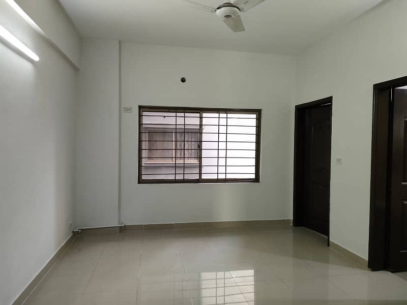 10 Marla Good Condition 1st Floor Apartments For Sale 14