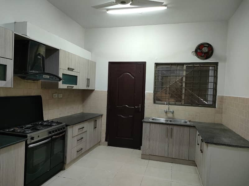 10 Marla Good Condition 1st Floor Apartments For Sale 22