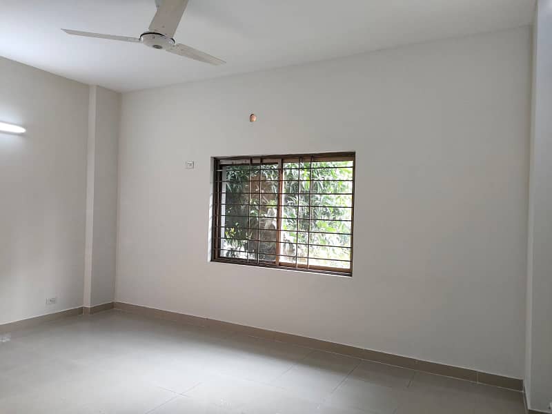 10 Marla Good Condition 1st Floor Apartments For Sale 23