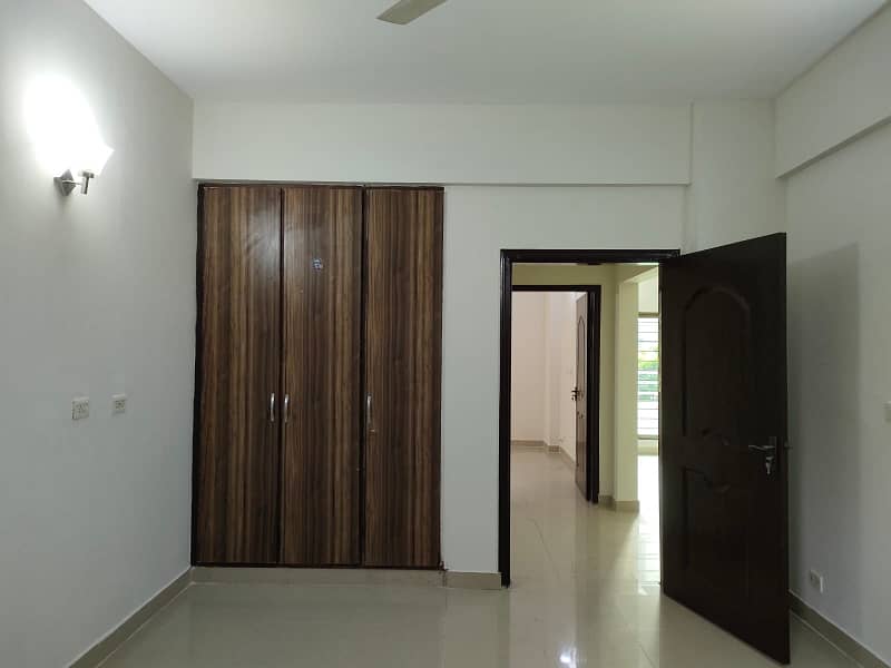 10 Marla Good Condition 1st Floor Apartments For Sale 29