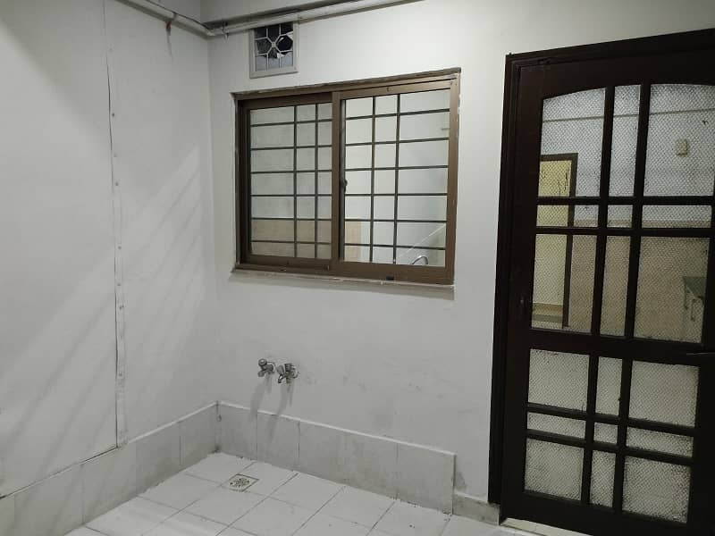 10 Marla Good Condition 1st Floor Apartments For Sale 31