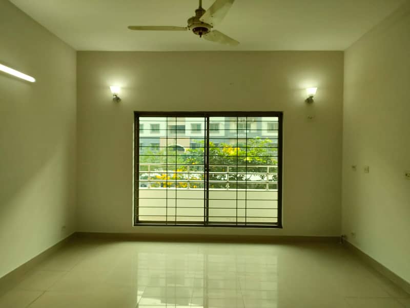 10 Marla Good Condition 1st Floor Apartments For Sale 36