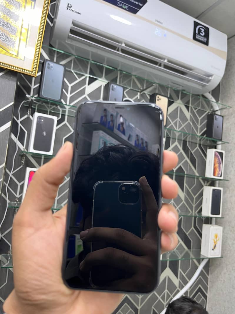 iPhone 11   (64GB) 4