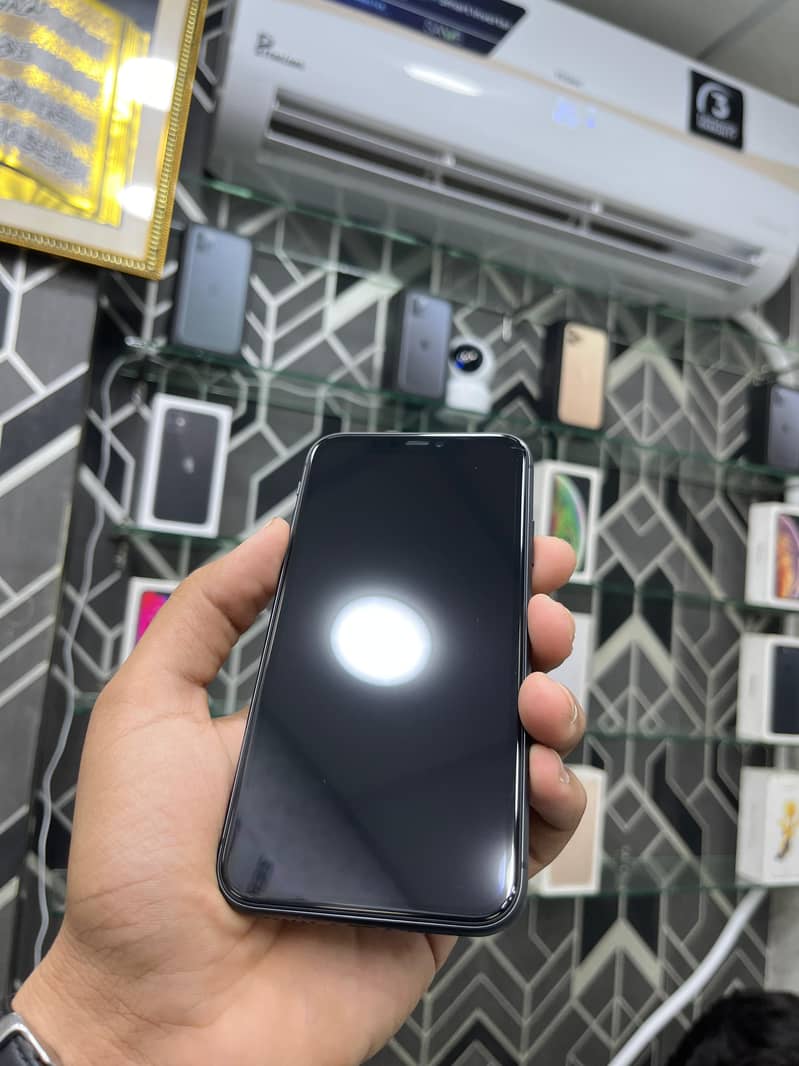 iPhone 11   (64GB) 5