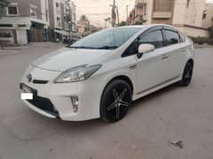 Urgent sale : Toyota Prius 2011/2014.