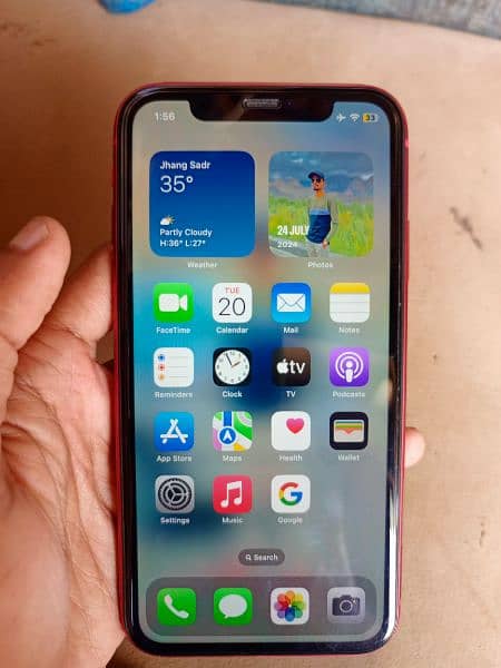 Iphone 11 64 gb 10/10 condition betry helth 85 colour red 5