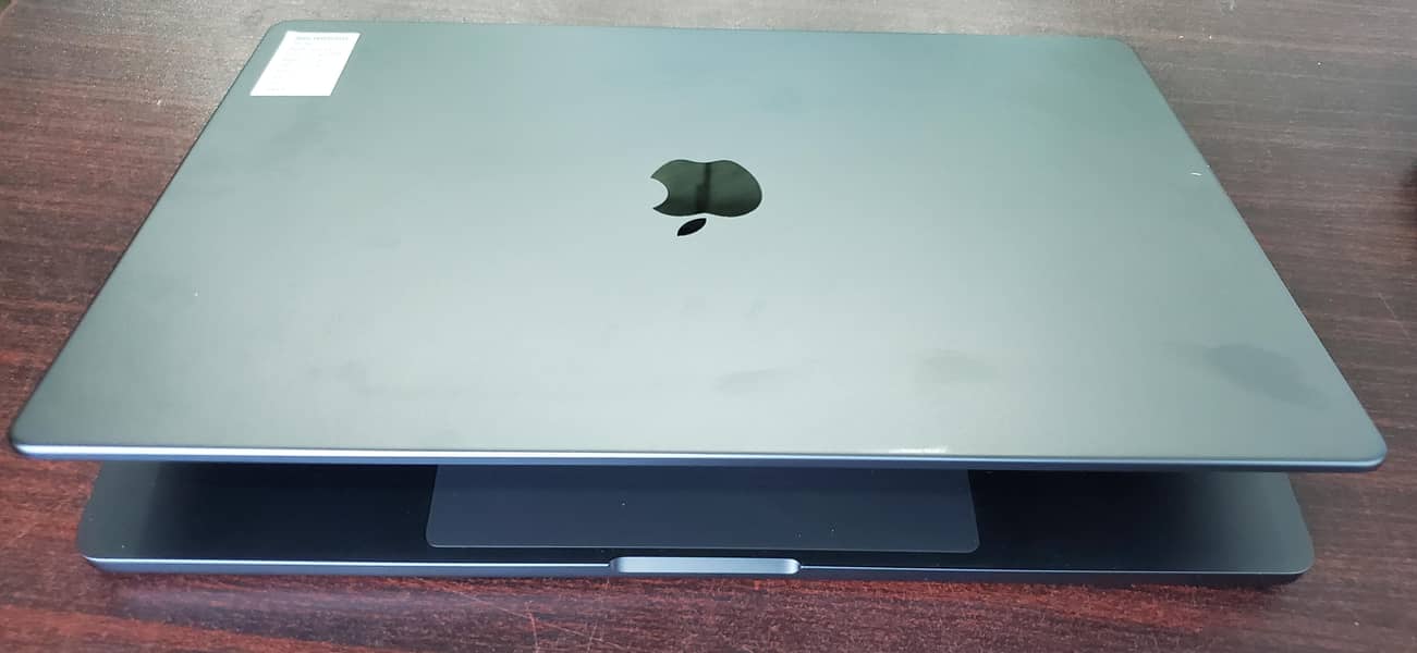 Macbook M3 Pro 16" 18gb ram 512gb ssd 5