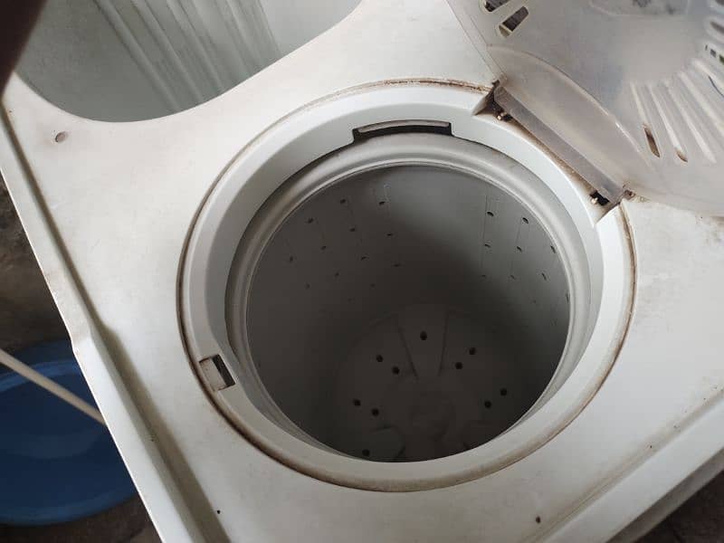 Haire 10 kg washing machine with dryer good condition 1