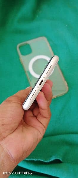 iphone 11 hai blkul fresh condition may hai 3