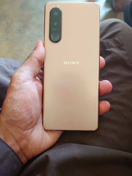 Sony Xperia 5 mark 3 line's in panel 1