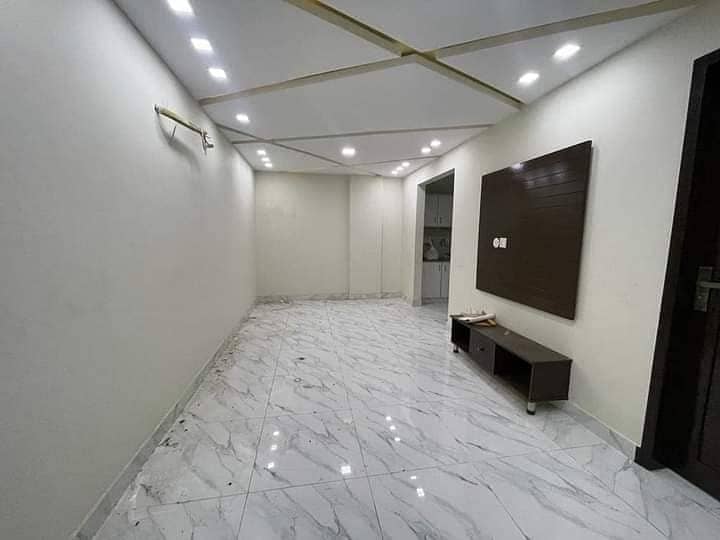 1 BED FULLY LUXURY NON FURNISH IDEAL LOCATION EXCELLENT FLAT FOR RENT IN BAHRIA TOWN LAHORE 2