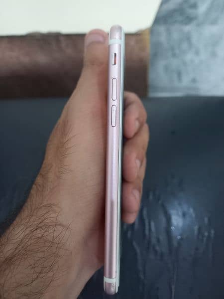 iphone 7 32 gb rosegold PTA approved 2