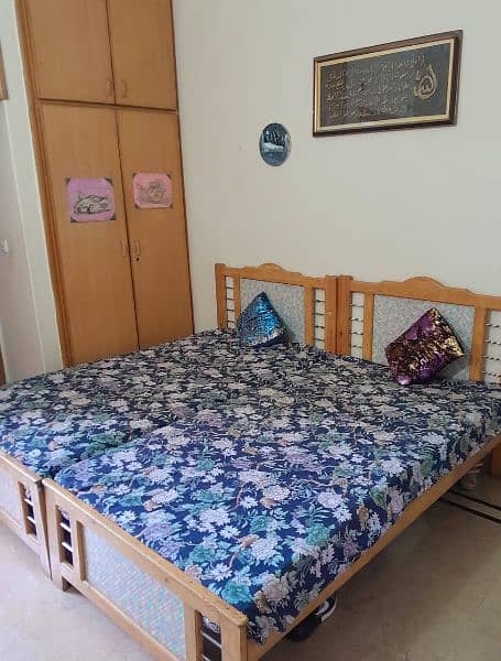 2 single bed pairs are available for sale with mattress 2