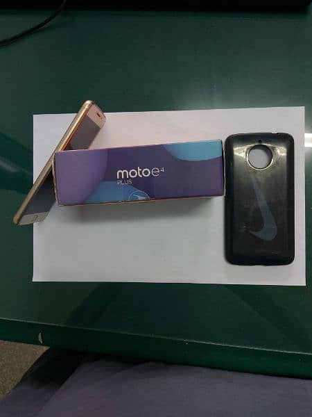 Moto E4+ 4