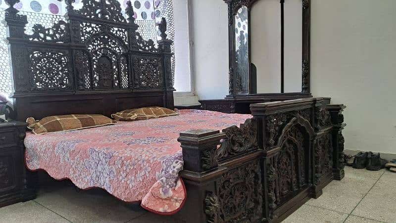 king size chinooti  wood bed with side tables and dressing table 0