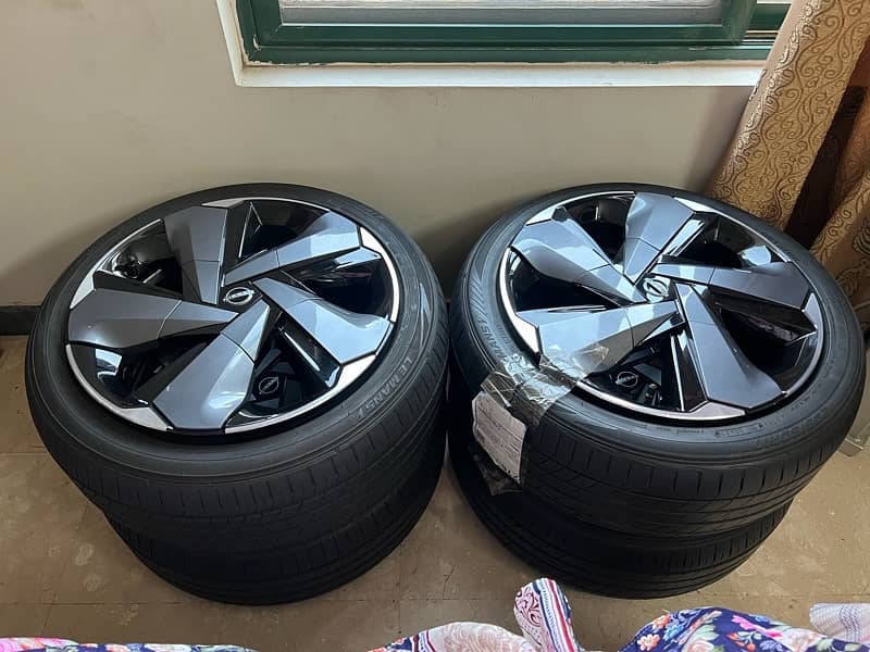 Nissan Note Aura Original Alloy Rims & Tyres 2